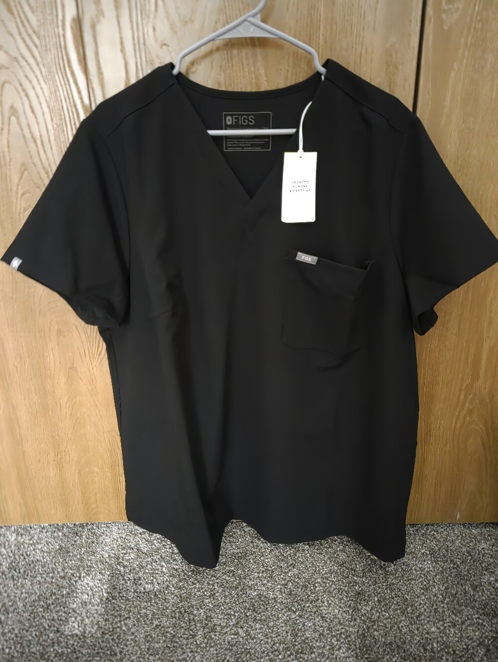 FIGS Women’s Catarina Scrub Top - Black
